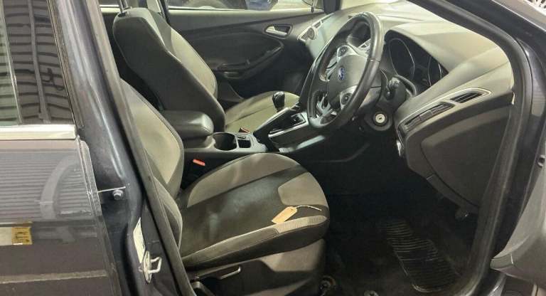 2011 Ford Focus 1.6 125 Zetec 5dr HATCHBACK PETROL Manual