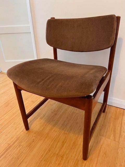 Set of 4 Mid Century Dining Chairs – Solid Wood – 1960s Danish Style