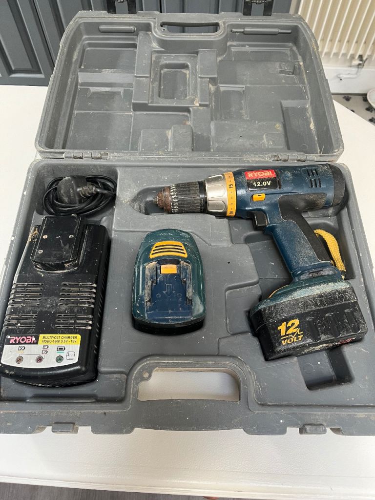 Ryobi BS-1217 Cordless Drill Driver with Carry Case, Charger & 2 Batteries (Batteries dead)