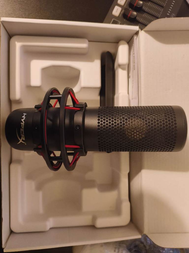 Hyperx procast mic, audio mixer, mic arm and XLR cable