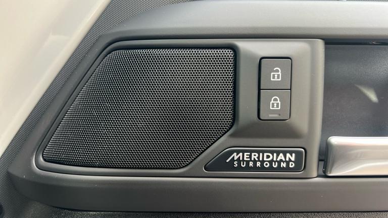 2026 Land Rover Defender 3.0 D350 X-Dynamic HSE 90 SAVING 3 500 GBP WHEN FU