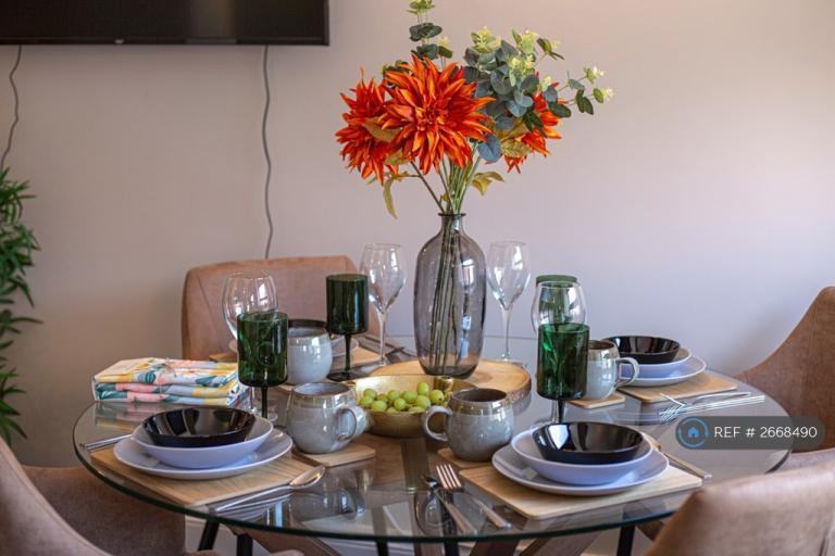 2 bedroom flat in Brighton, Brighton, BN1 (2 bed) (#2668490)