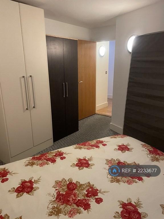 2 bedroom flat in Raphael House, Ilford, IG1 (2 bed) (#2233677)