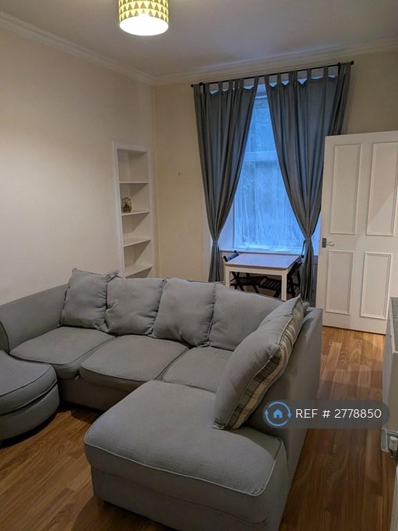 2 bedroom flat in Pitt Street, Edinburgh, EH6 (2 bed) (#2778850)