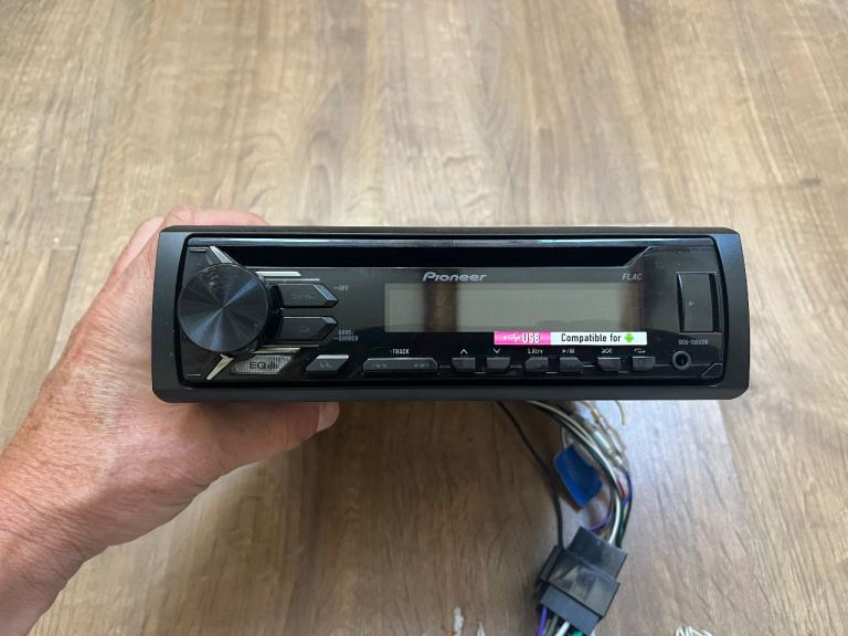 Pioneer car stereo - usb/cd etcsee pics
