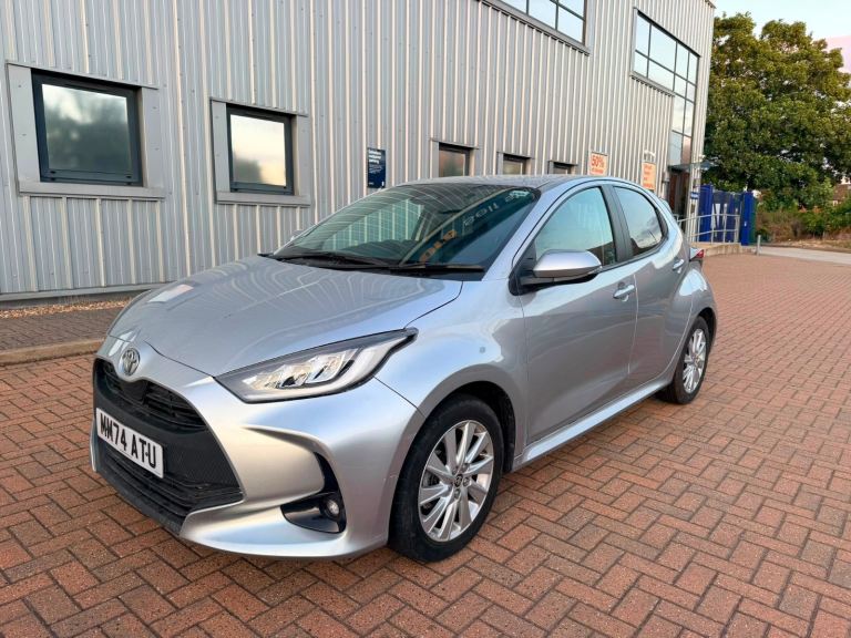 2024 74, TOYOTA YARIS 1.5 VVT-h DESIGN E-CVT, 3K MILES, MOT 2027, APPLE CAR PLAY, REVERSE CAMERA