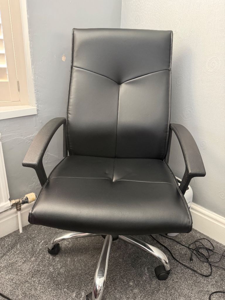 Black Faux Leather Office Chair with Chrome Base – Fair Condition