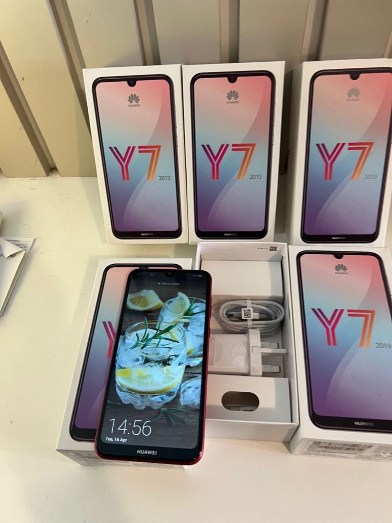 Huawei Y7 smartphone Android 32 GB unlocked brand new , comes with charger and headphones 