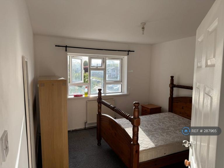 2 bedroom flat in Charter Avenue, Coventry, CV4 (2 bed) (#287965)