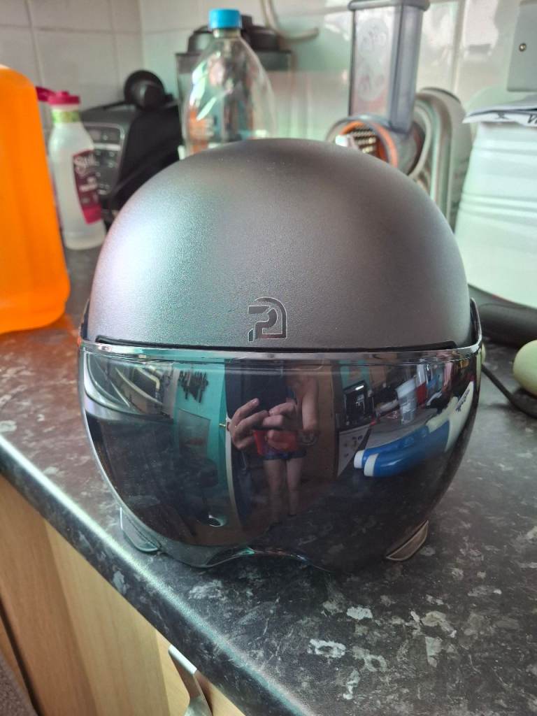 *** ADULTS CYCLING HELMET ADJUSTABLE £7 ***