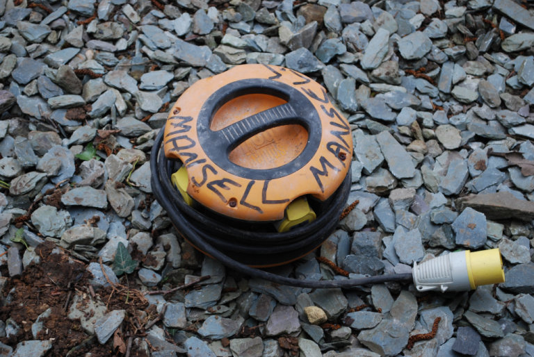 110 volt lead with 4 sockets