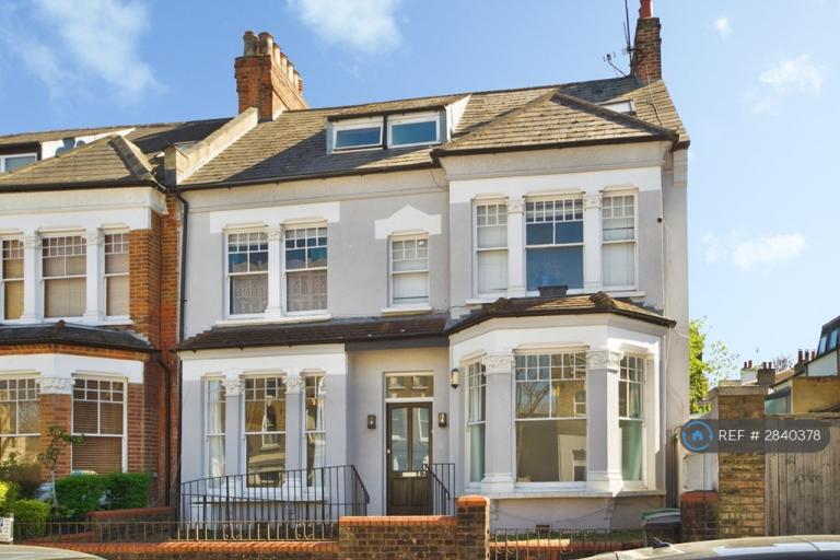 3 bedroom flat in Haringey Park, London, N8 (3 bed) (#2840378)