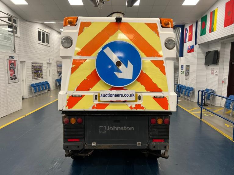 2015 JOHNSTON SWEEPERS CX400 4X2 7.5 TON DIESEL AUTO SWEEPER  Diesel Automatic