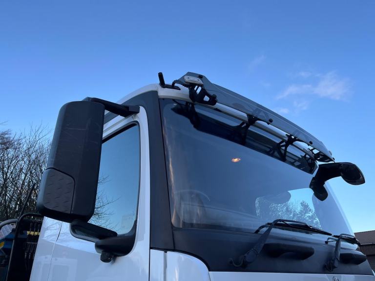 Mercedes-Benz Arocs 8x4 tipper grab only 167000 km