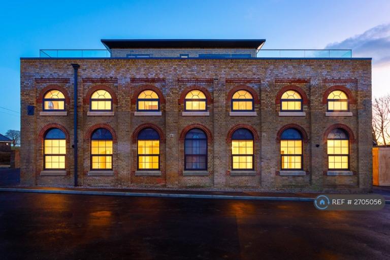 3 bedroom flat in Pluckley Road, Charing, Ashford, TN27 (3 bed) (#2705056)