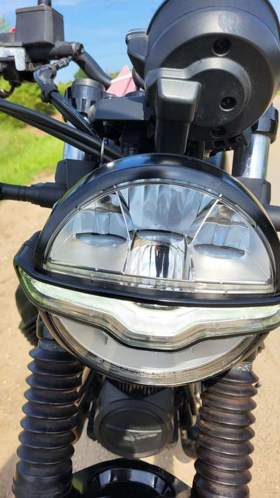 2022 22 MOTO GUZZI V7 IV STONE 3k MILES ONLY BLACK RETRO NAKED CLASSIC STYLING