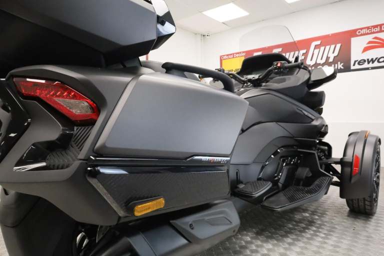 2025 Can-Am Spyder RT Limited Trike Carbon Black - IN STOCK NOW 
