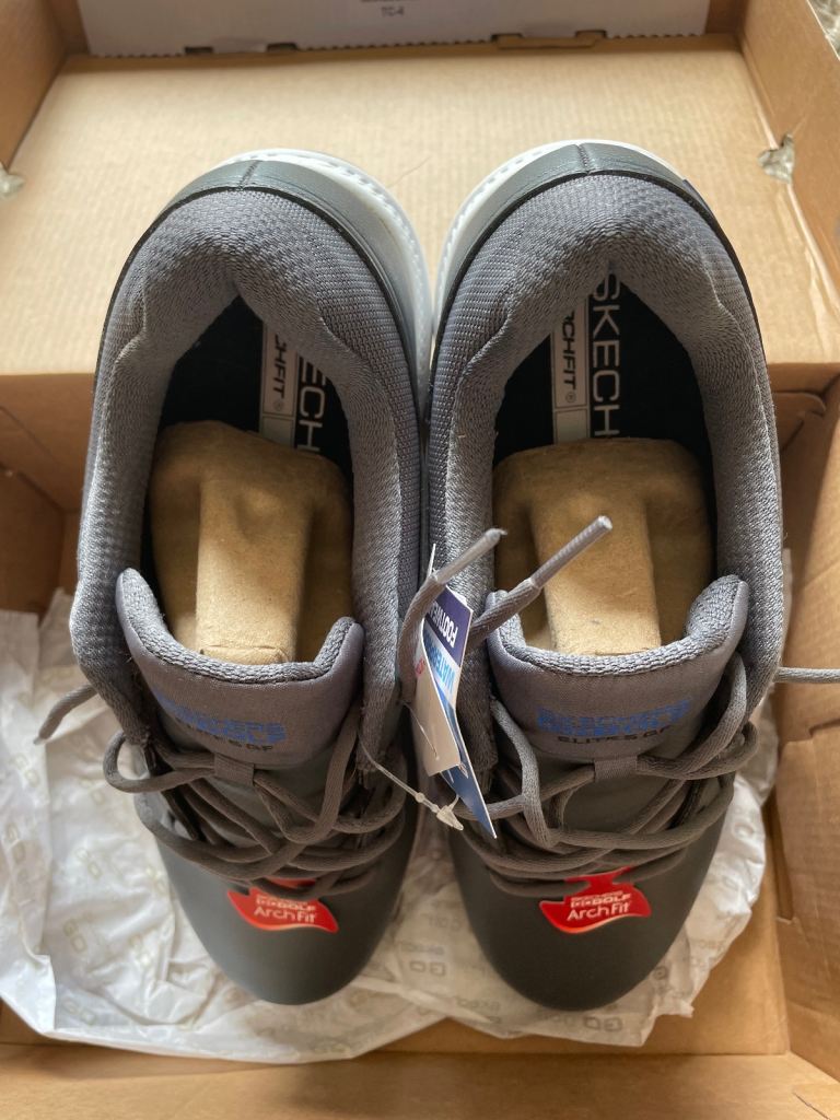 Golf shoes 