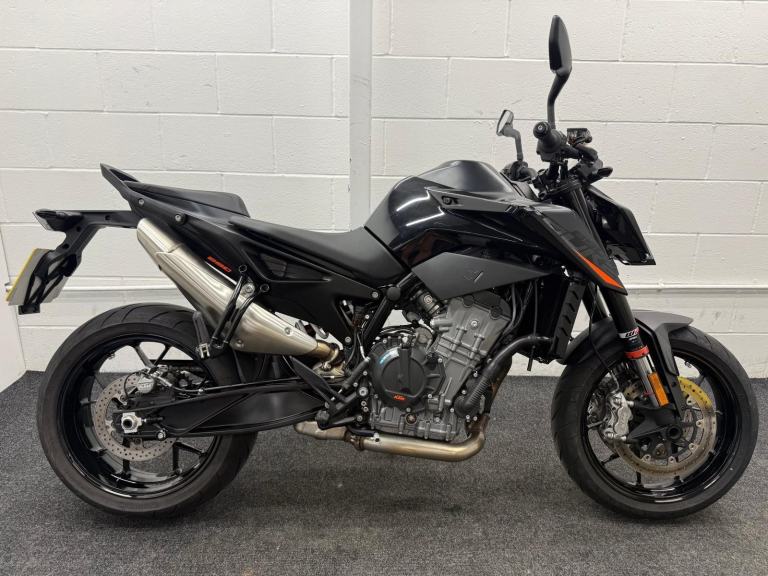 KTM 890 DUKE - TECH PACK - LOW MILEAGE - ONLY 2312 MILES!