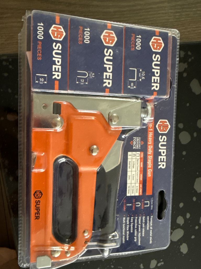 SUPER Heavy Duty Staple Gun with 3000 Staples – New