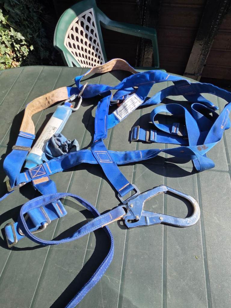 Safery Harness for lifter cherry picker