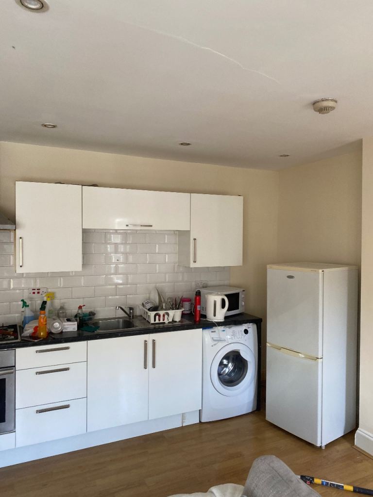 Large 2 bedroom flat on Uppingham road le53tb