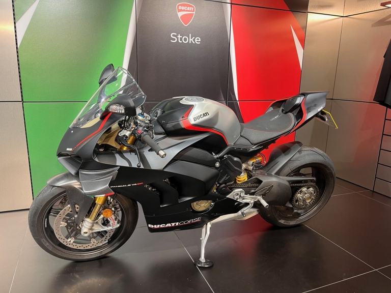 DUCATI PANIGALE V4 SP. 2021 ONLY 1700 MILES ONE OWNER WITH EXTRAS.