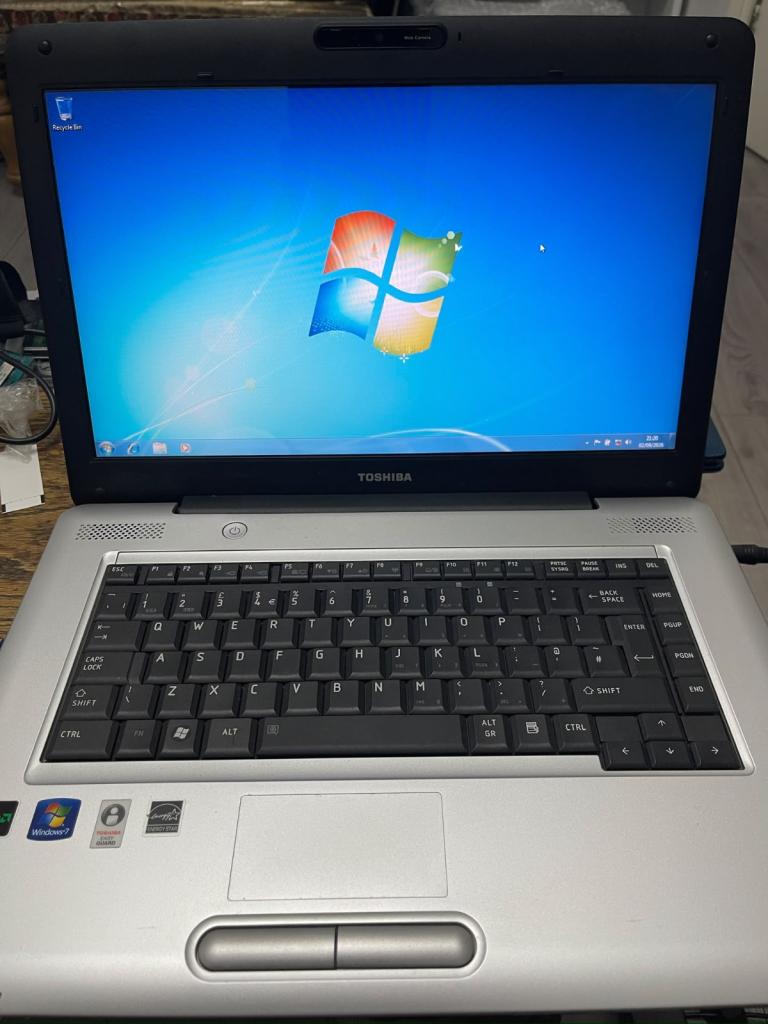 Toshiba Satellite Pro L450D-12X Laptop with Charger
