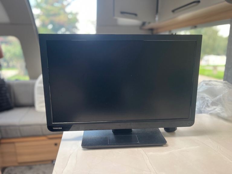 TV/DVD player 22 inch 