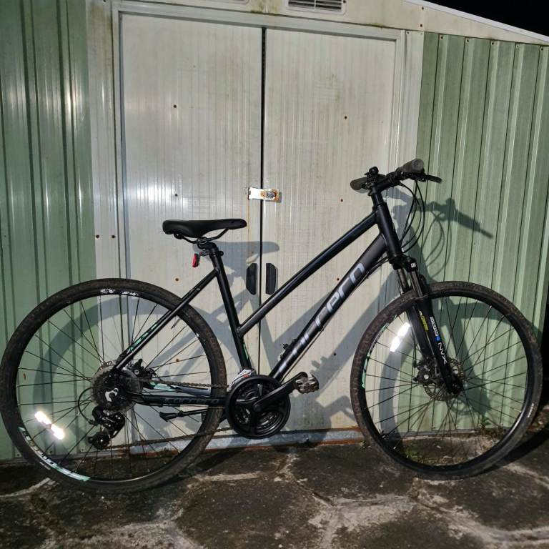 Carrera Crossfire II Hybrid Bike - Black, Good Condition