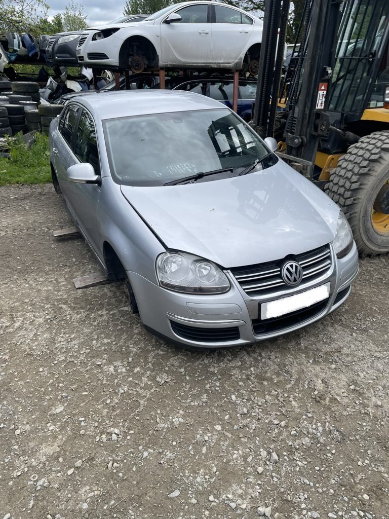 2010 Vw Jetta 1.6 Tdi 5 speed breaking only