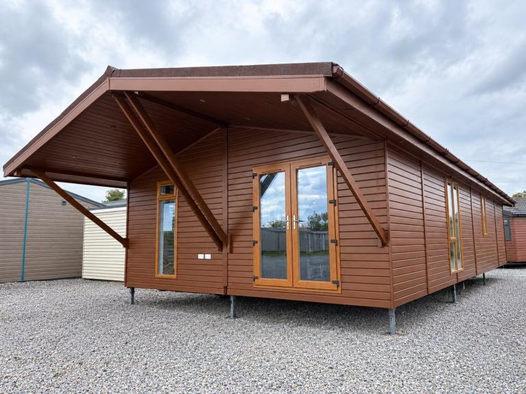 TWIN LODGE LOG CABIN 45X22 • 2 BED • FULLY FURNISHED • DG CH • £46,995