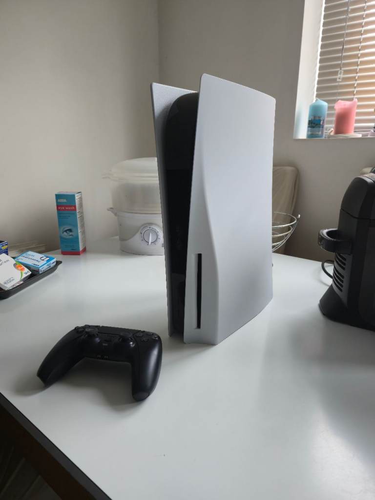 Ps5 console with disc drive