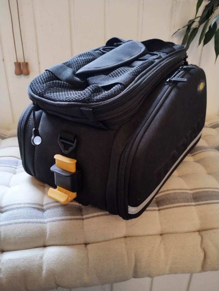 Bike bag with fold out panneers