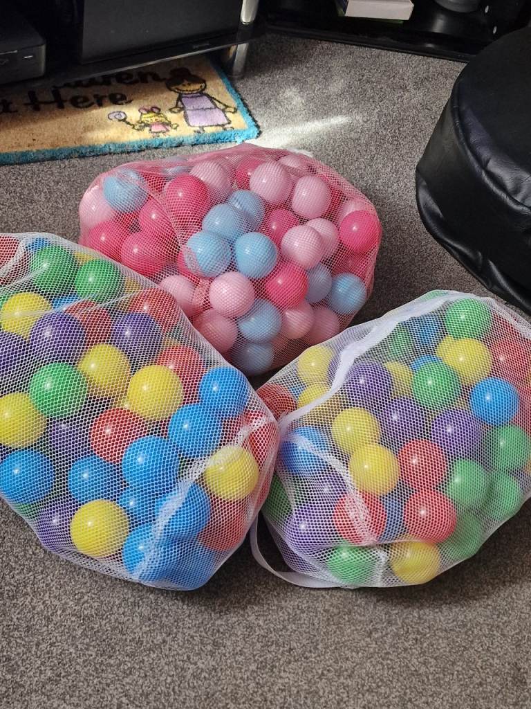 Colourful Plastic Play Balls for Ball Pit – Good Condition
