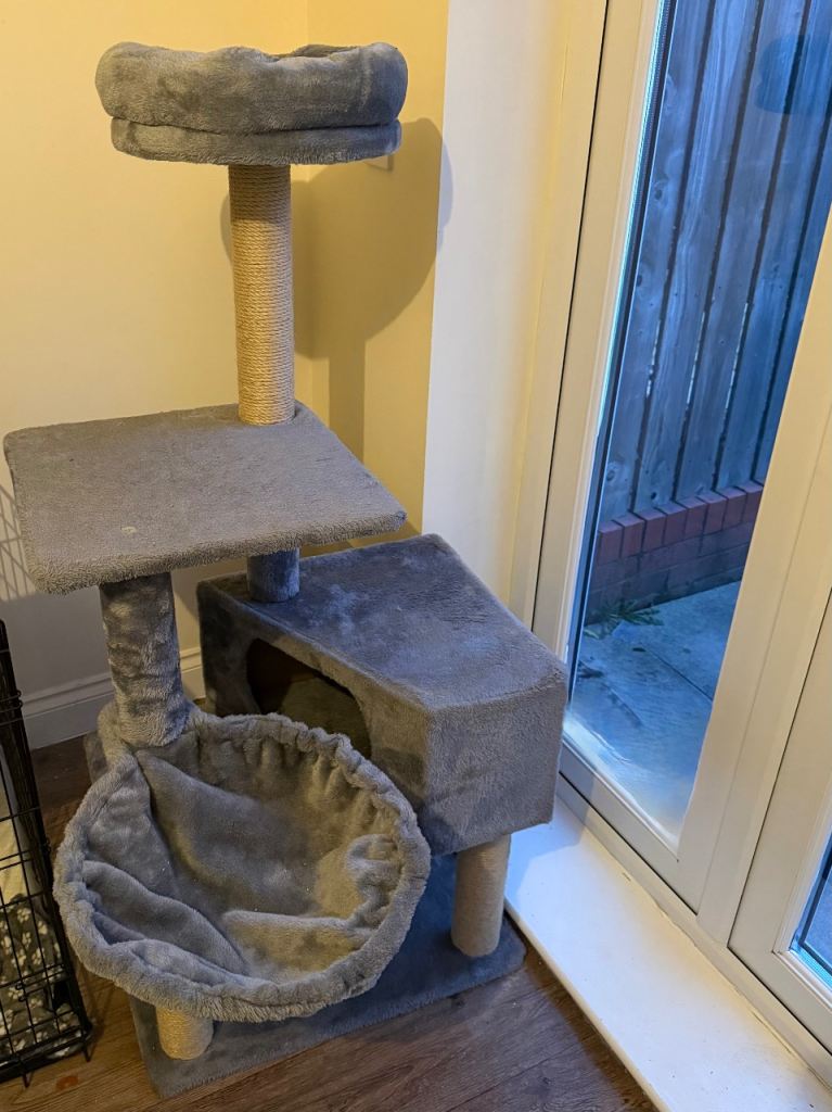 Cat tree - 135cm high