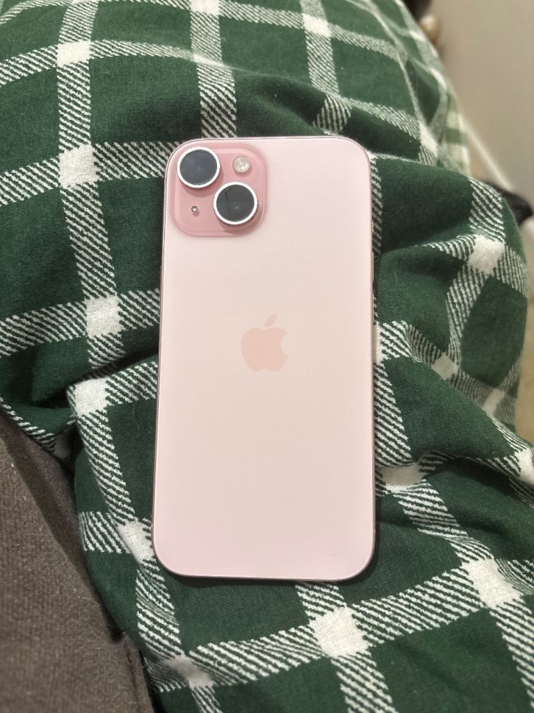 iPhone 15 Pink (128GB)