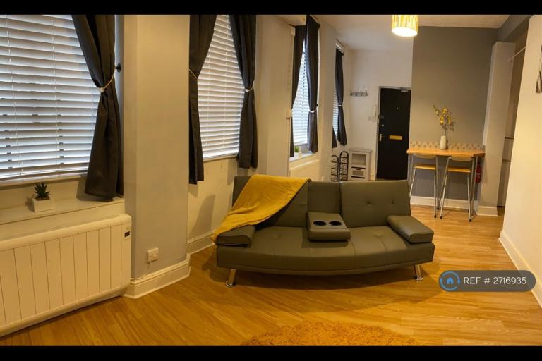 1 bedroom flat in Branson Court, Kettering, NN16 (1 bed) (#2716935)