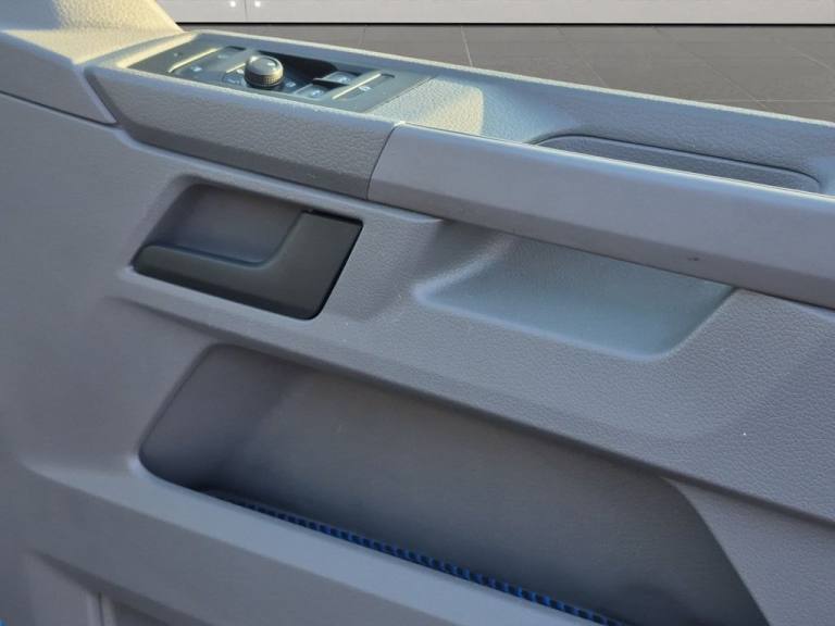 2020 20 VOLKSWAGEN TRANSPORTER 2.0 TDI T32 HIGHLINE KOMBI DOUBLE CAB 5DR DSG SWB