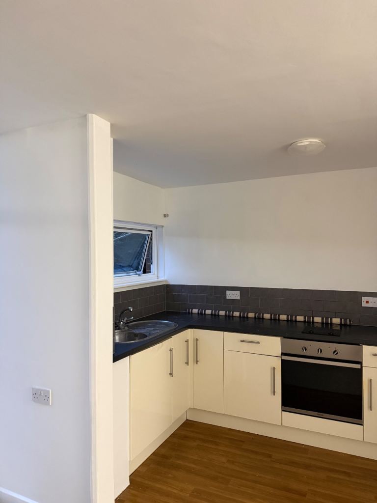 bedroom flat to rent 