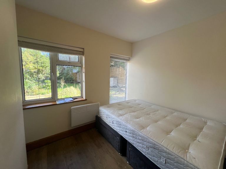 F3 Self Contained Studio Apartment, Golders Green Road, NW11