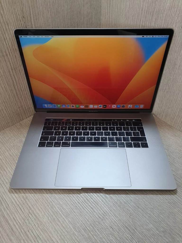Macbook Pro Touchbar 15 inch Space Grey a1707 Retina mid 2017 - 2018 Intel i7 QuadCore