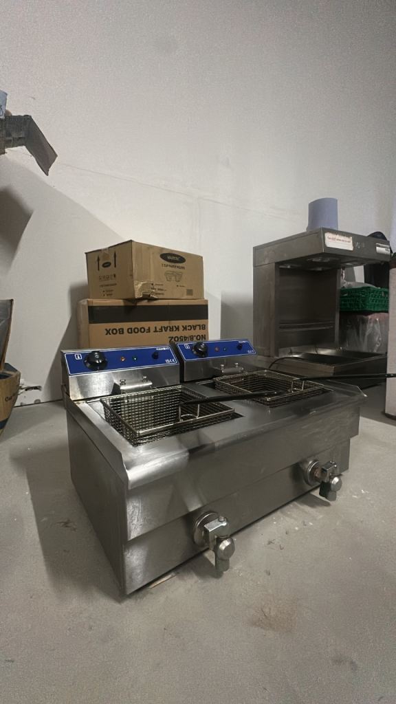 Commercial Twin Tank Fryer – Good Condition