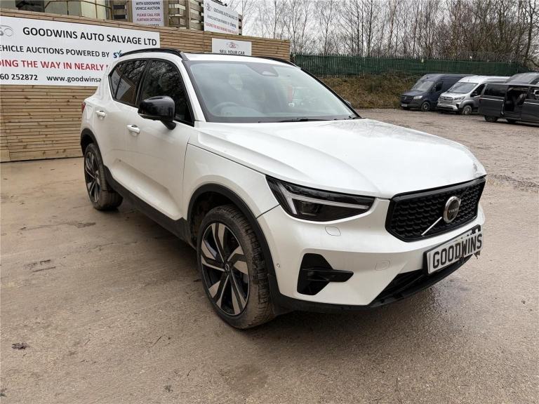  2025 75 VOLVO XC40 B4 ULTRA 2.0T HYBRID DAMAGED REPAIRABLE SALVAGE