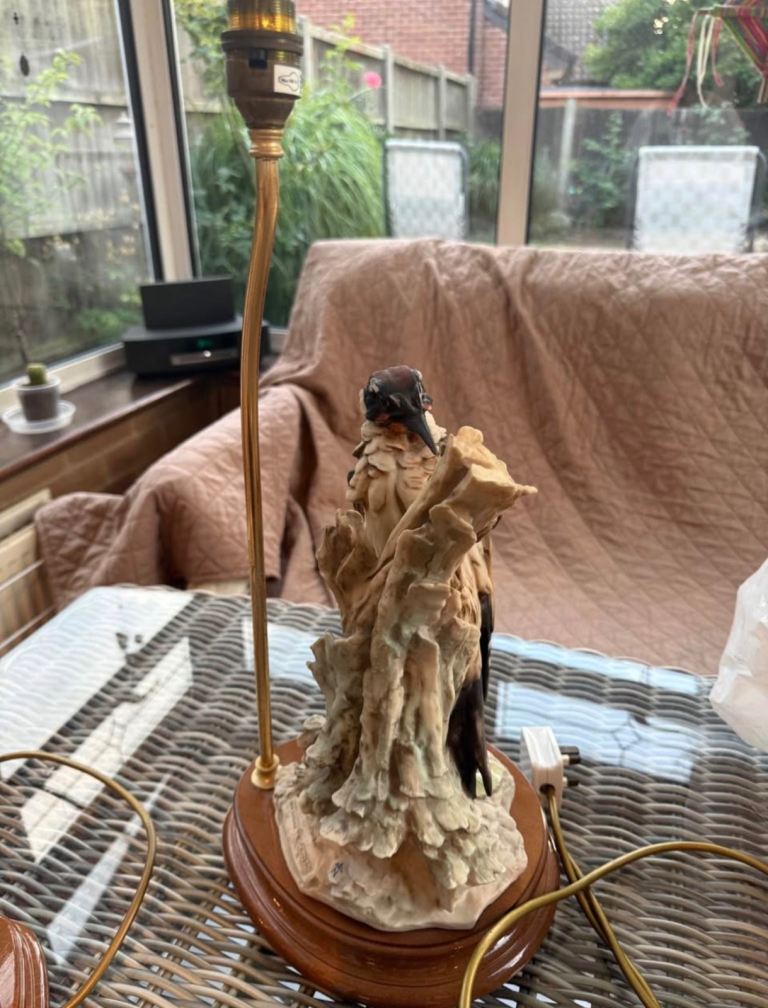 Vintage Bird Figurine Table Lamp – Good Condition