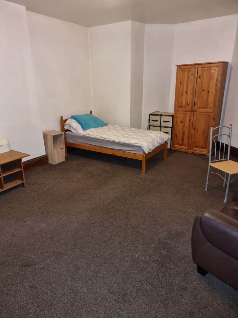 Large Room to rent