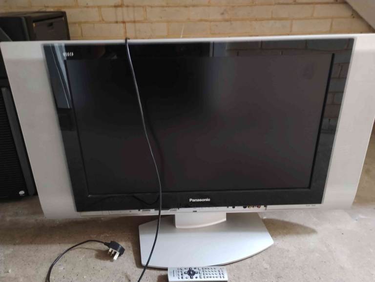 old 32" tv with side speakers. panasonic.