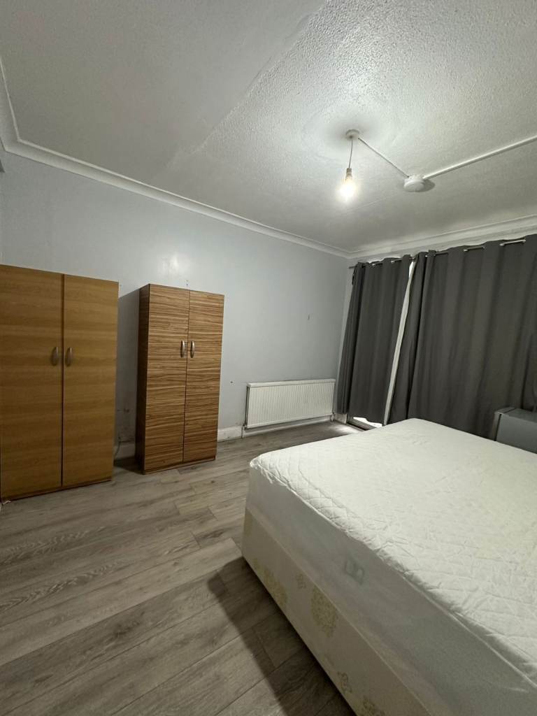 SPACIOUS DOUBLE ROOM AVAILABLE IN WOOD GREEN - BILLS INCLUDED ⭐