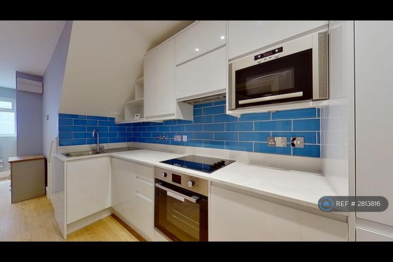 1 bedroom flat in Garratt Lane, London, SW18 (1 bed) (#2813816)