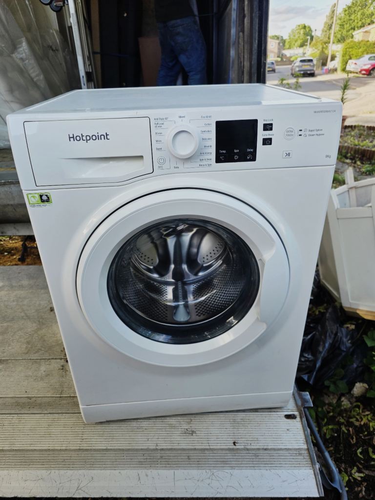 Hotpoint Washing Machine – White, Good Condition
